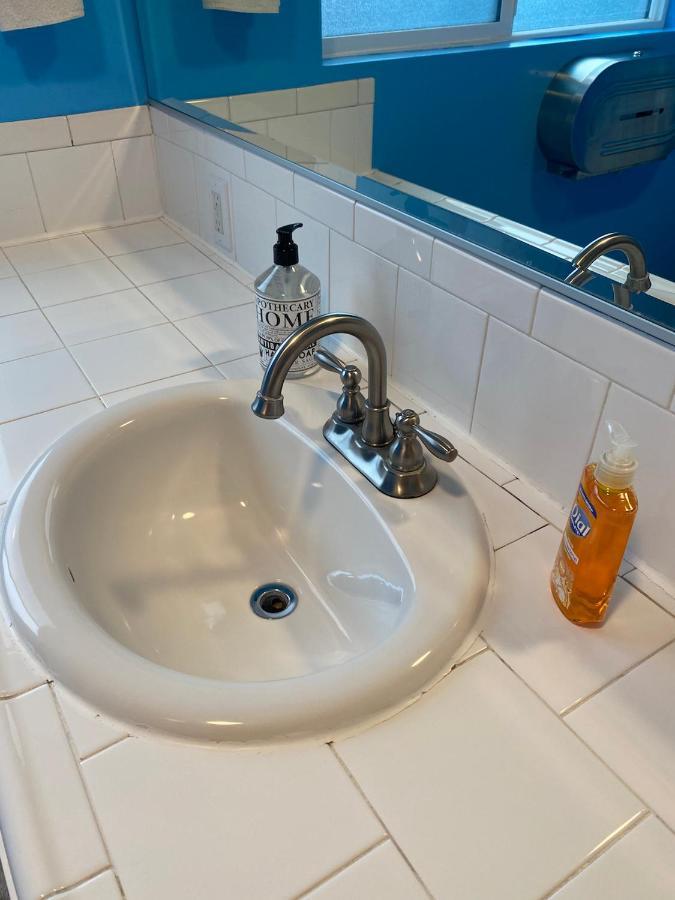 Private Large La Bedroom W Private Half-Bathroom - Ac - Wifi - Private Fridge Near Usc - Exposition Park - Usc Memorial Coliseum - Banc Of California Stadium - Downtown Los Angeles Dtla - University Of Southern California Usc! Luaran gambar